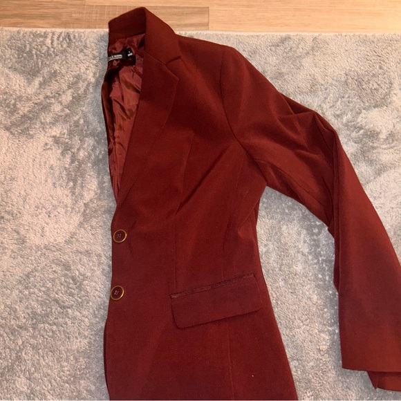 NYC 7th Ave. Burgundy lined suit w/jacket and pants - Picture 3 of 9